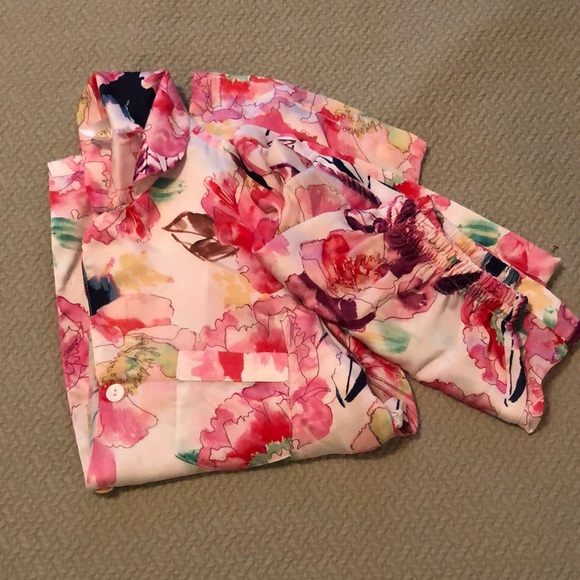 Plum Pretty Sugar Silk Floral Lounge Set - Picture 4 of 6